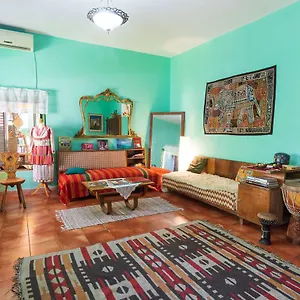 Mi Casa Es Tu Casa - Backpackers שקודר
