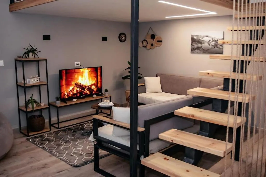 Wooden Art Apartment Shkoder 0*,  Albania